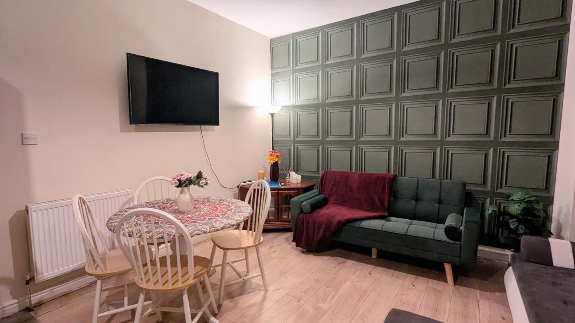 Entire 2 Bedroom Cosy Flat Near City Centre — Photos 1
